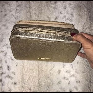 Michael Kors Bags - ✨Micheal Kors makeup bag Michael Kors Bags - ✨Micheal Kors makeup bag